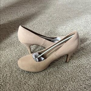 Dream Pairs Cream Heels with Classic Pump Design